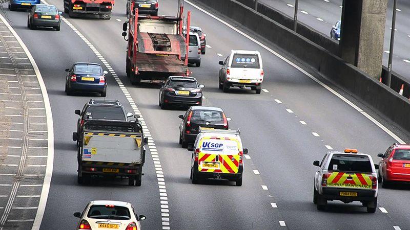 Guidare in Gran Bretagna, limiti, norme e consigli per evitare multe