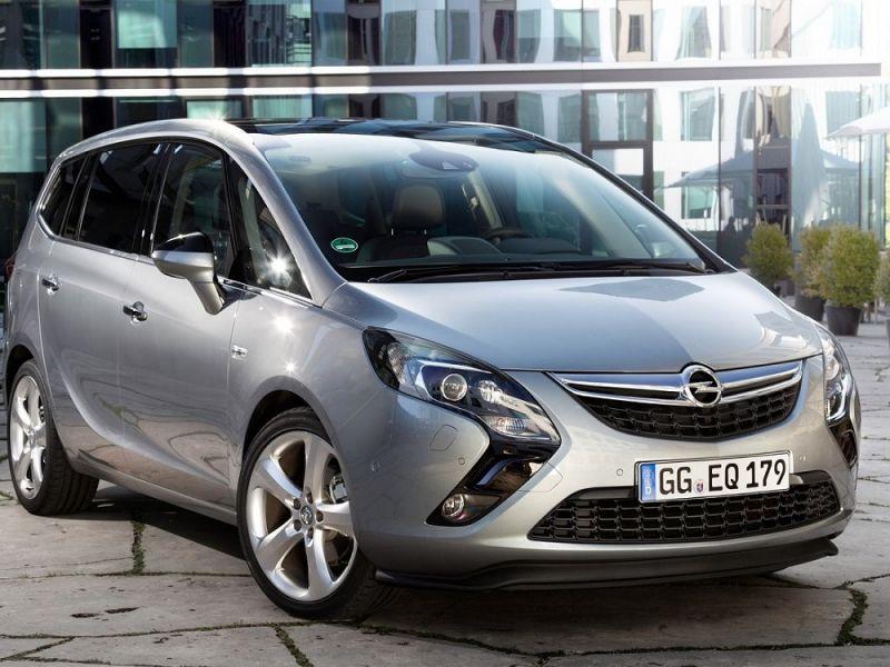 Problemi con la valvola Egr e rischio perdita metano: Opel richiama Vivaro B e Zafira C
