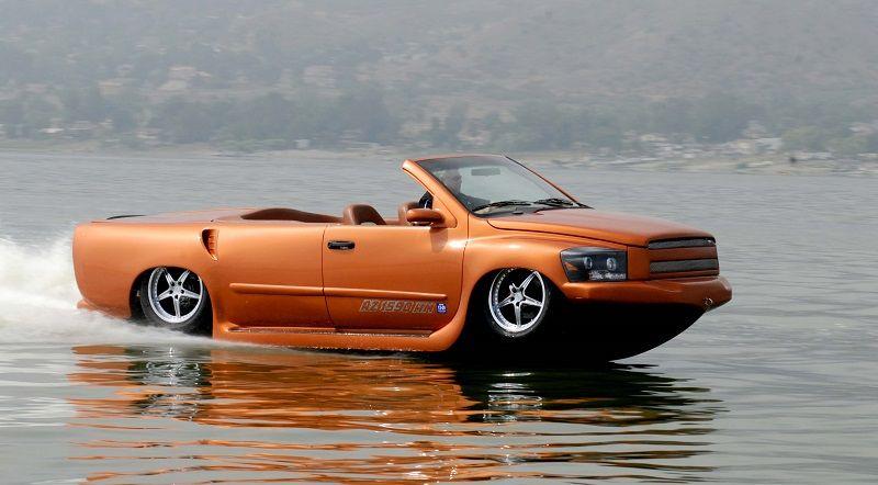 Auto che galleggiano: WaterCar Phyton corre sull'acqua con motore Corvette