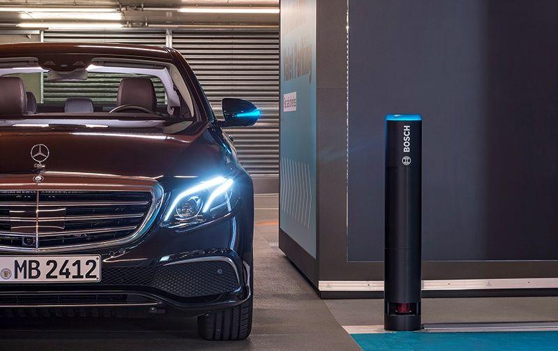 Mercedes e Bosch testano il parcheggio autonomo: lancio in Germania nel 2018