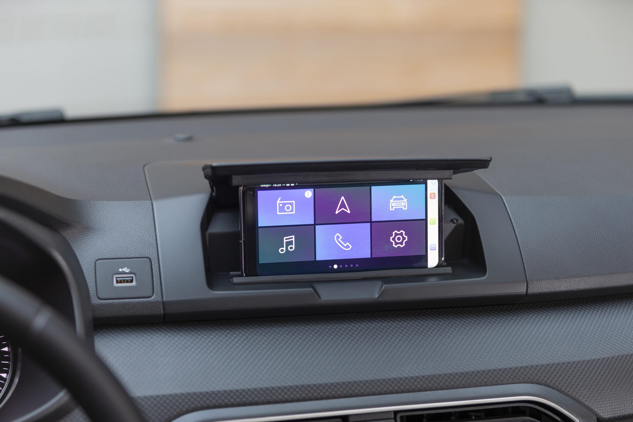 Nuova Dacia Sandero 2021: lo smartphone diventa display
