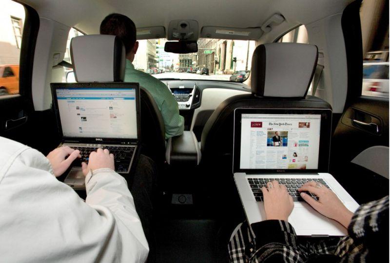 Internet in auto: come funziona, quanto costa e dove trovarlo