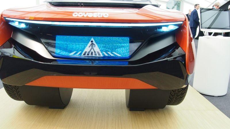 Auto autonome: ologrammi al posto dei fari, nuovi materiali e più sicurezza