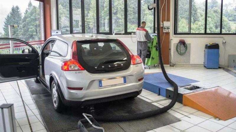 Revisione auto, in Italia 2 auto su 10 sono fuorilegge