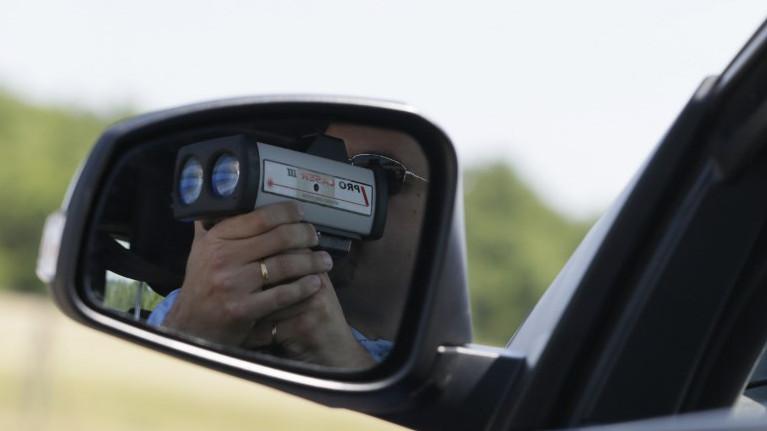 Francia: autovelox nascosti in auto, più multe o più sicurezza?