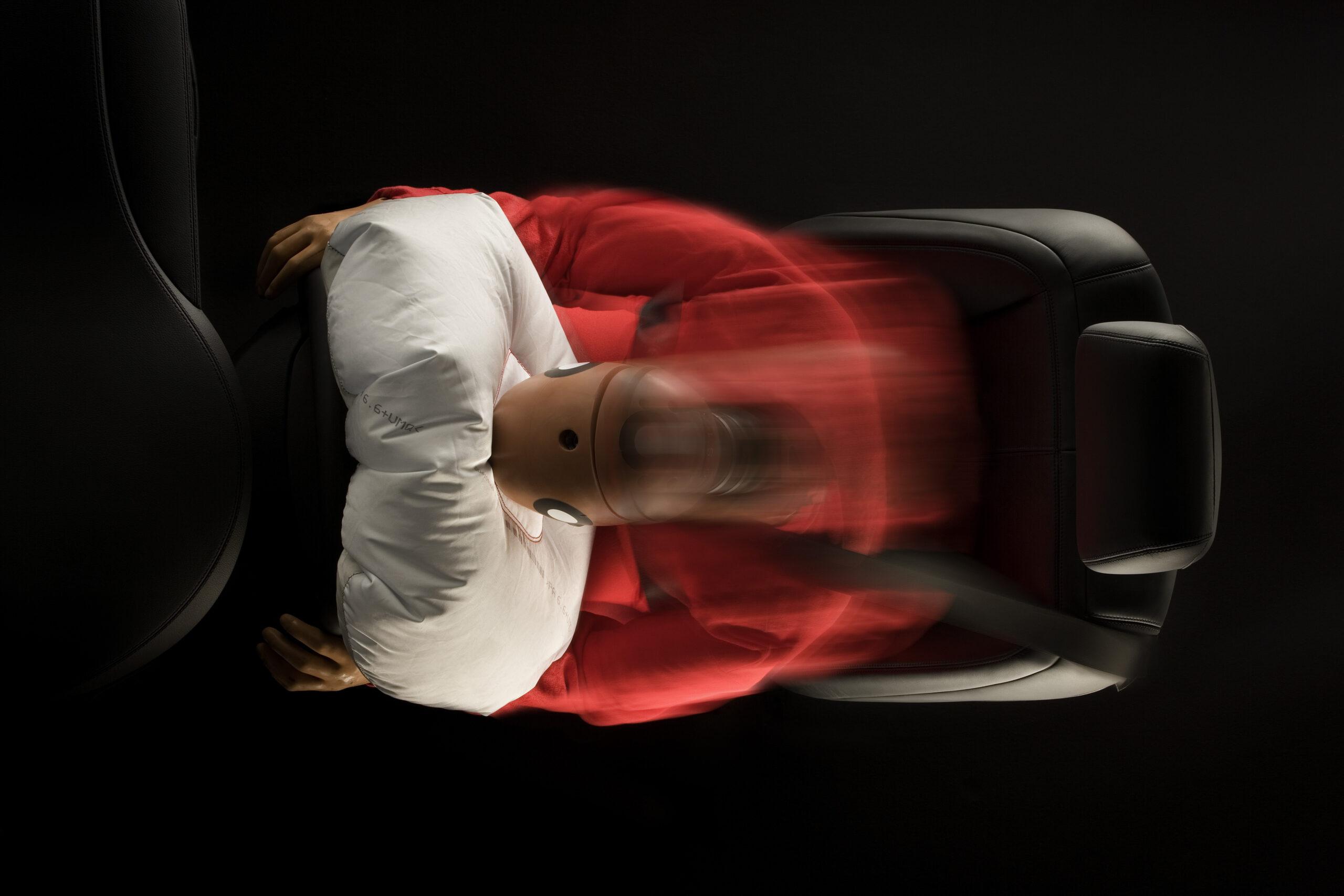 Airbag Mercedes-Benz: 50 anni di evoluzioni dal primo brevetto