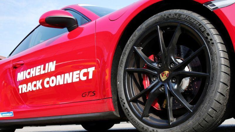 Michelin presenta Track Connect, la gomma digitale che consiglia il pilota