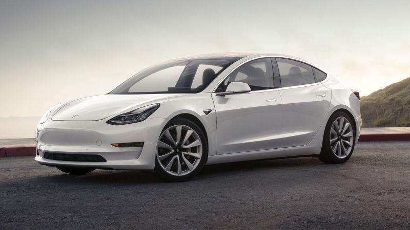 Tesla Model 3, debutta in Europa al Salone di Parigi 2018