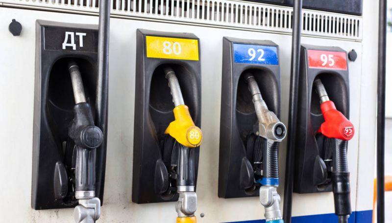 Nuove etichette europee carburanti: cambiano i nomi di benzina e diesel