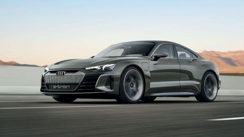 Audi presenta e-Tron GT, l'anti-Tesla con ricarica wireless