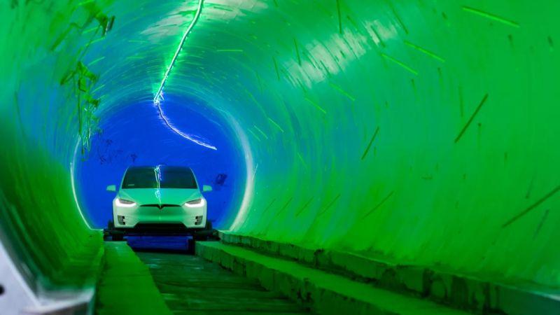Tesla Loop: per entrare nel tunnel le auto costeranno 300 dollari in più