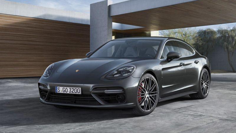 Porsche richiama oltre 74 mila Panamera: lo sterzo potrebbe bloccarsi