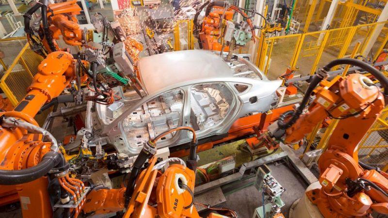 L'auto non è più desiderabile: l'autodistruzione guidata da USA e Cina