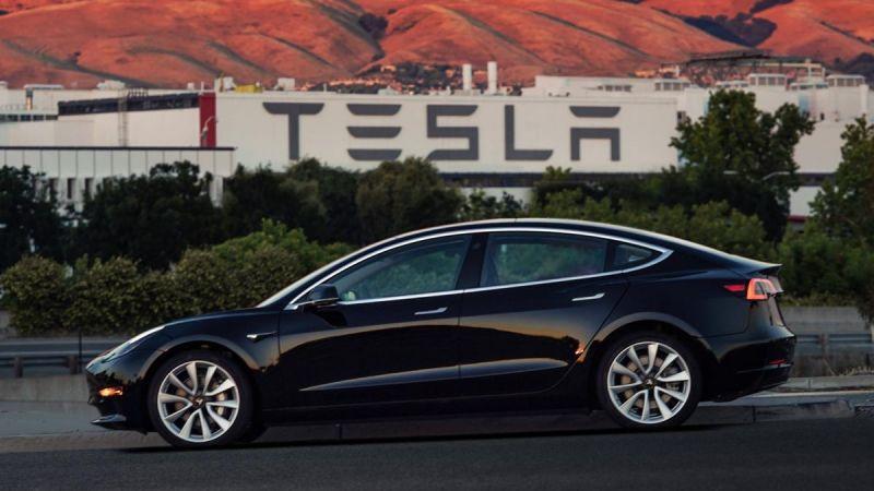 Tesla lancia Sentinel, l'aggiornamento contro i tentativi di furto