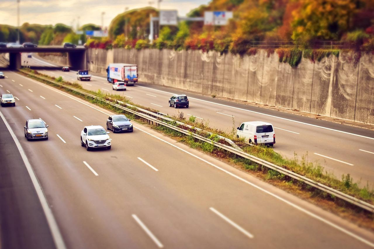 10 errori da non fare quando si guida in autostrada