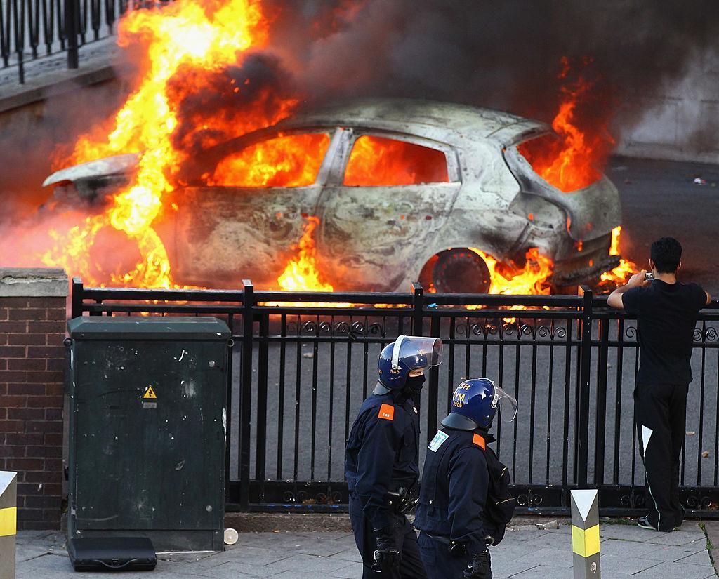 Assicurazione auto eventi socio-politici