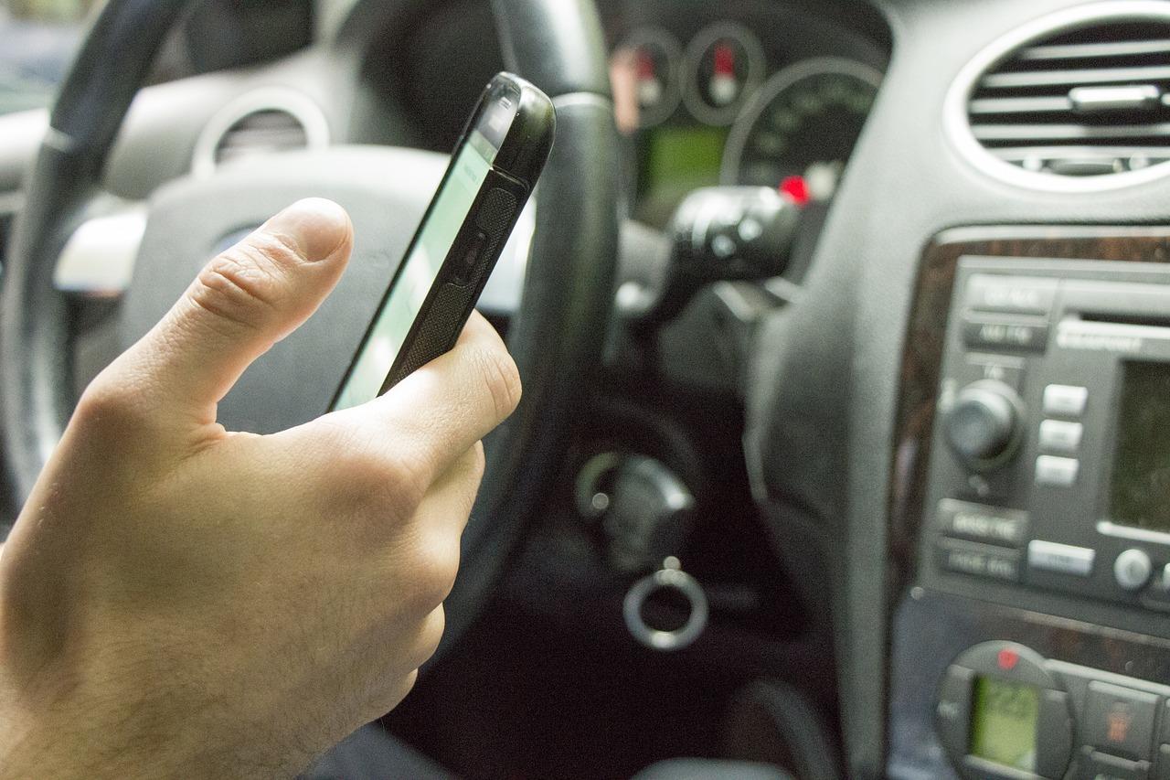 Cellulare alla guida contestazione immediata