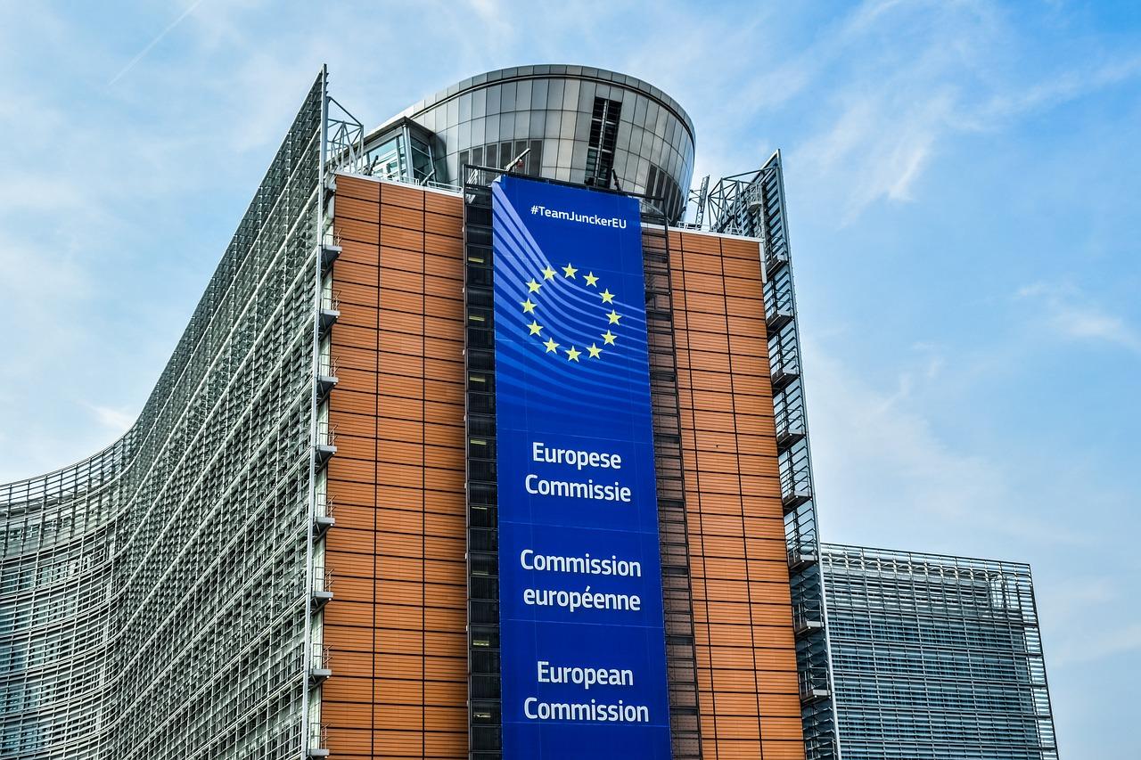 Patenti, revisioni e CQC: in arrivo nuova proroga UE di 10 mesi