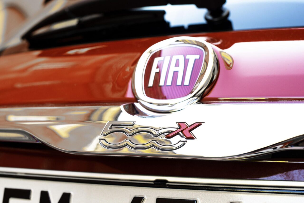 Batteria scarica e apertura portellone Fiat 500: come fare?