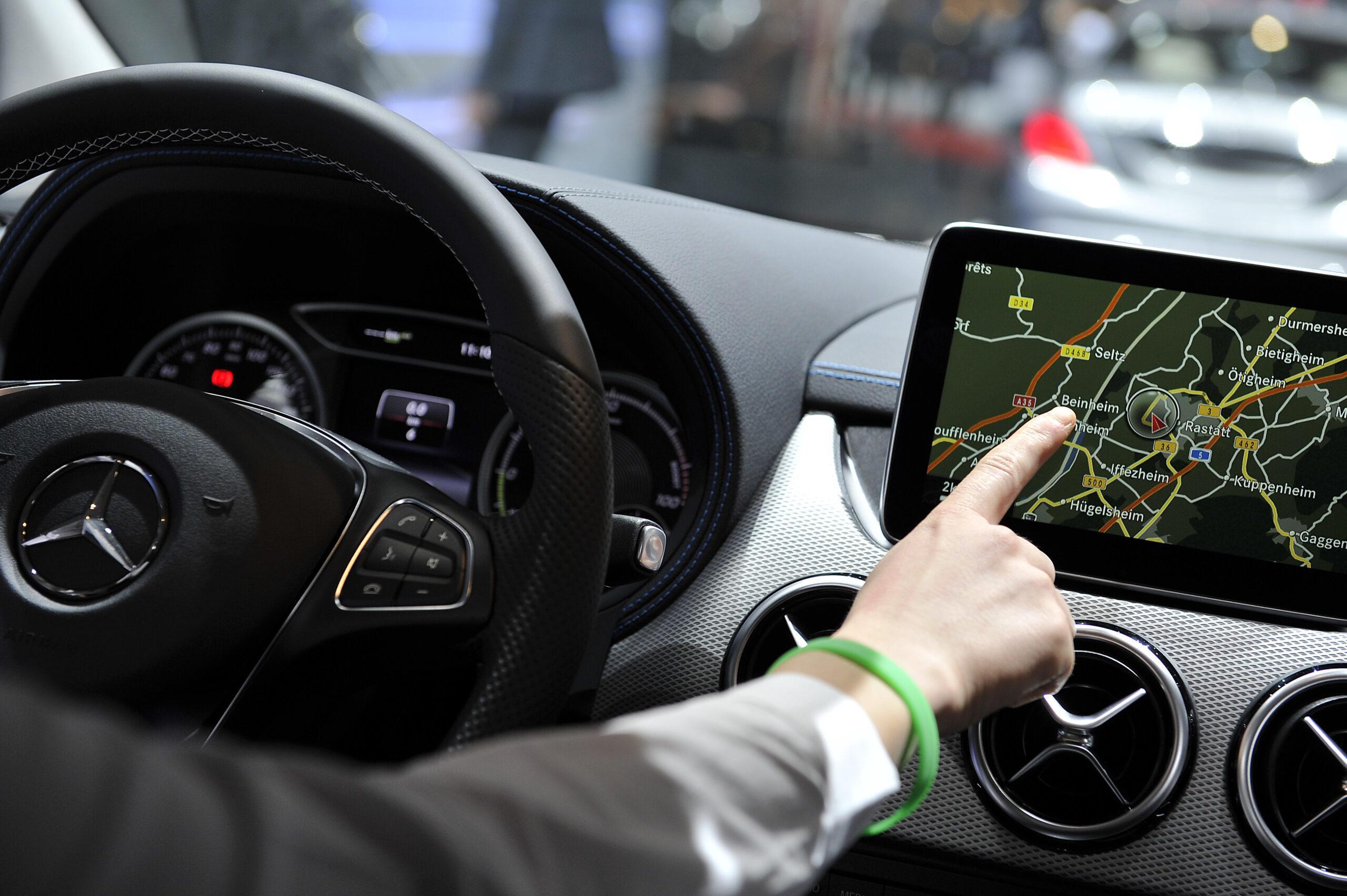 Navigatore GPS di serie: quanto costa l’abbonamento dopo la prova gratis