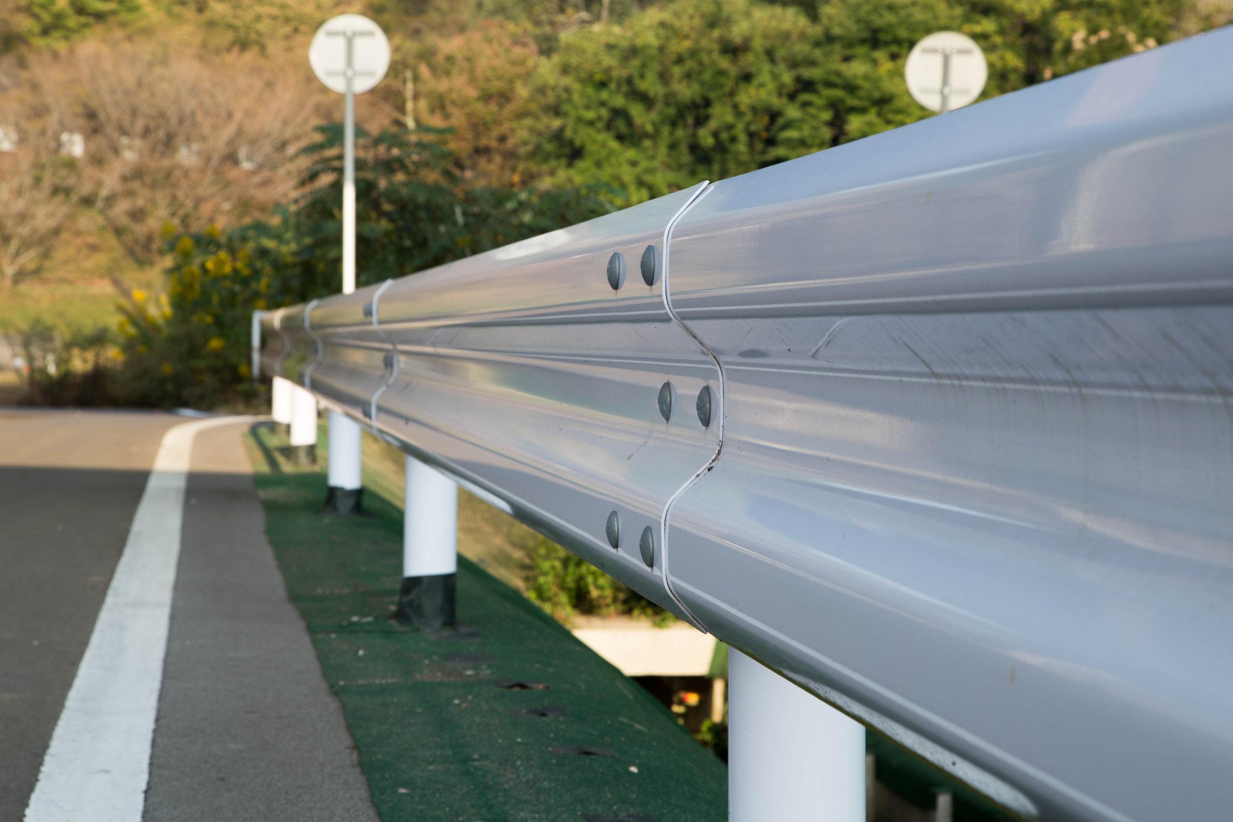 Guard rail: normativa e dimensioni delle barriere stradali