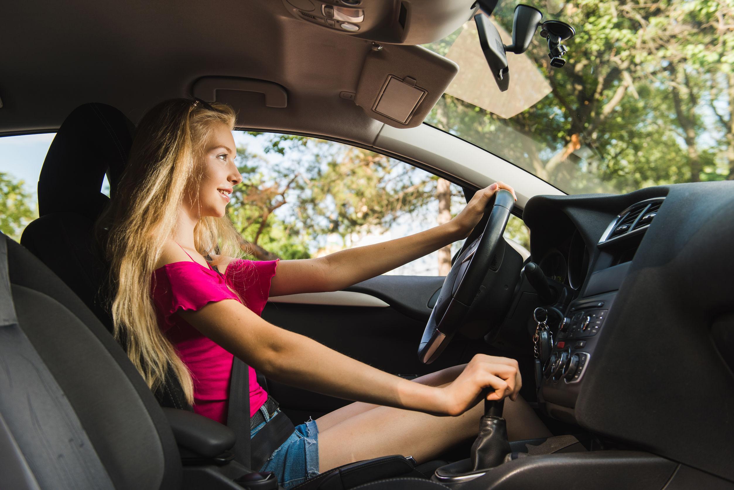 Guidare con cambio manuale: i 5 errori più frequenti da non fare