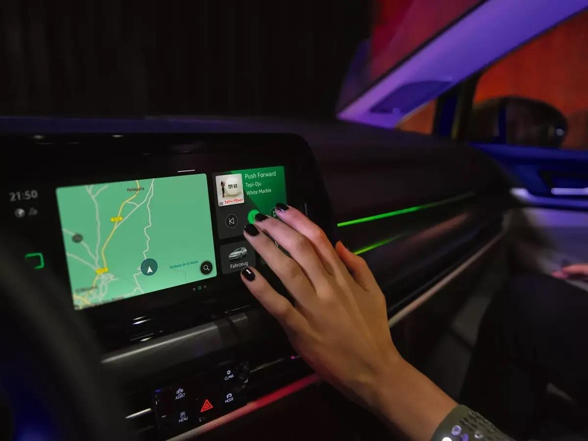 Infotainment Golf 8 con display nero: aggiornamento software per 56 mila auto