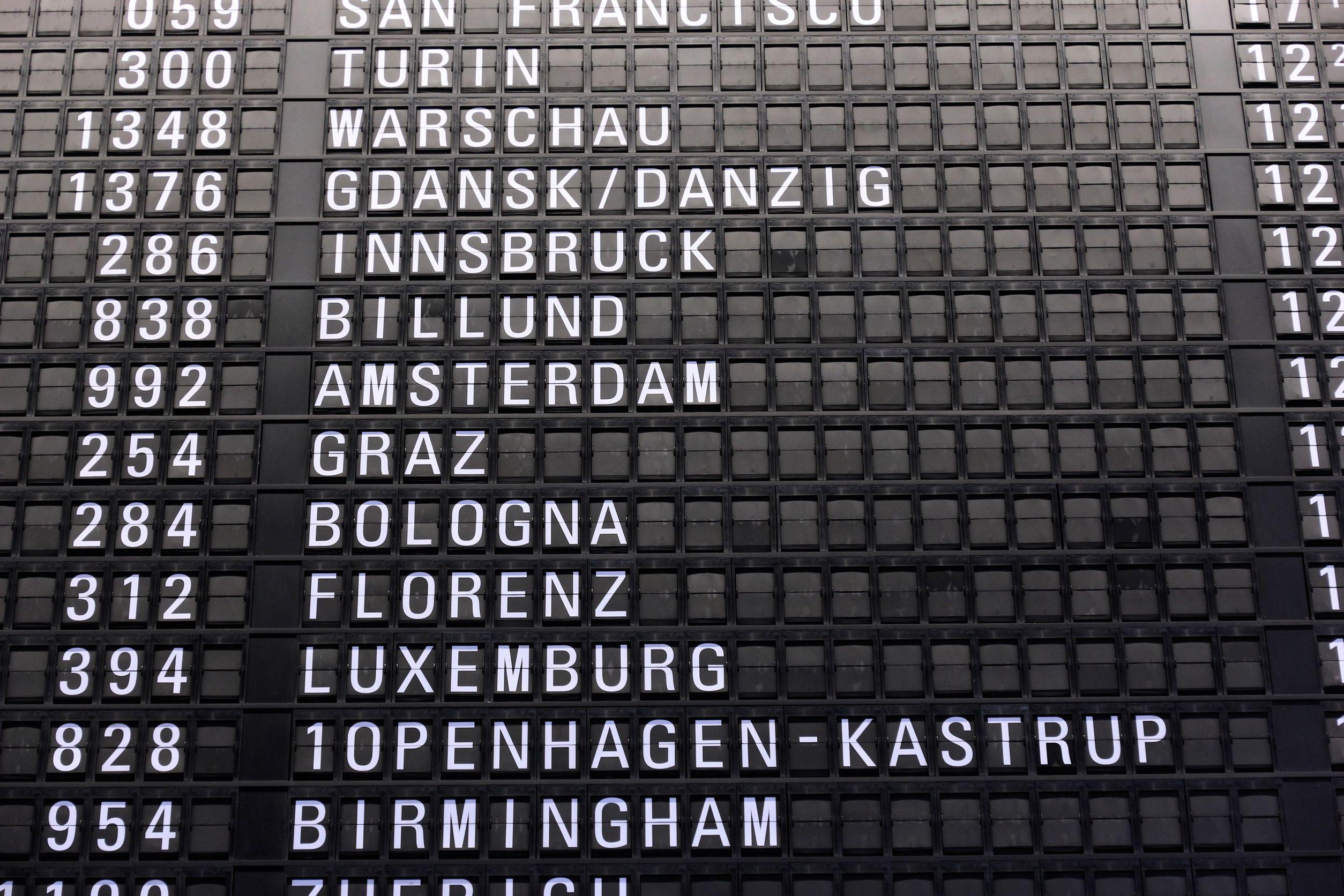 Parking at Bologna airport: information and prices
