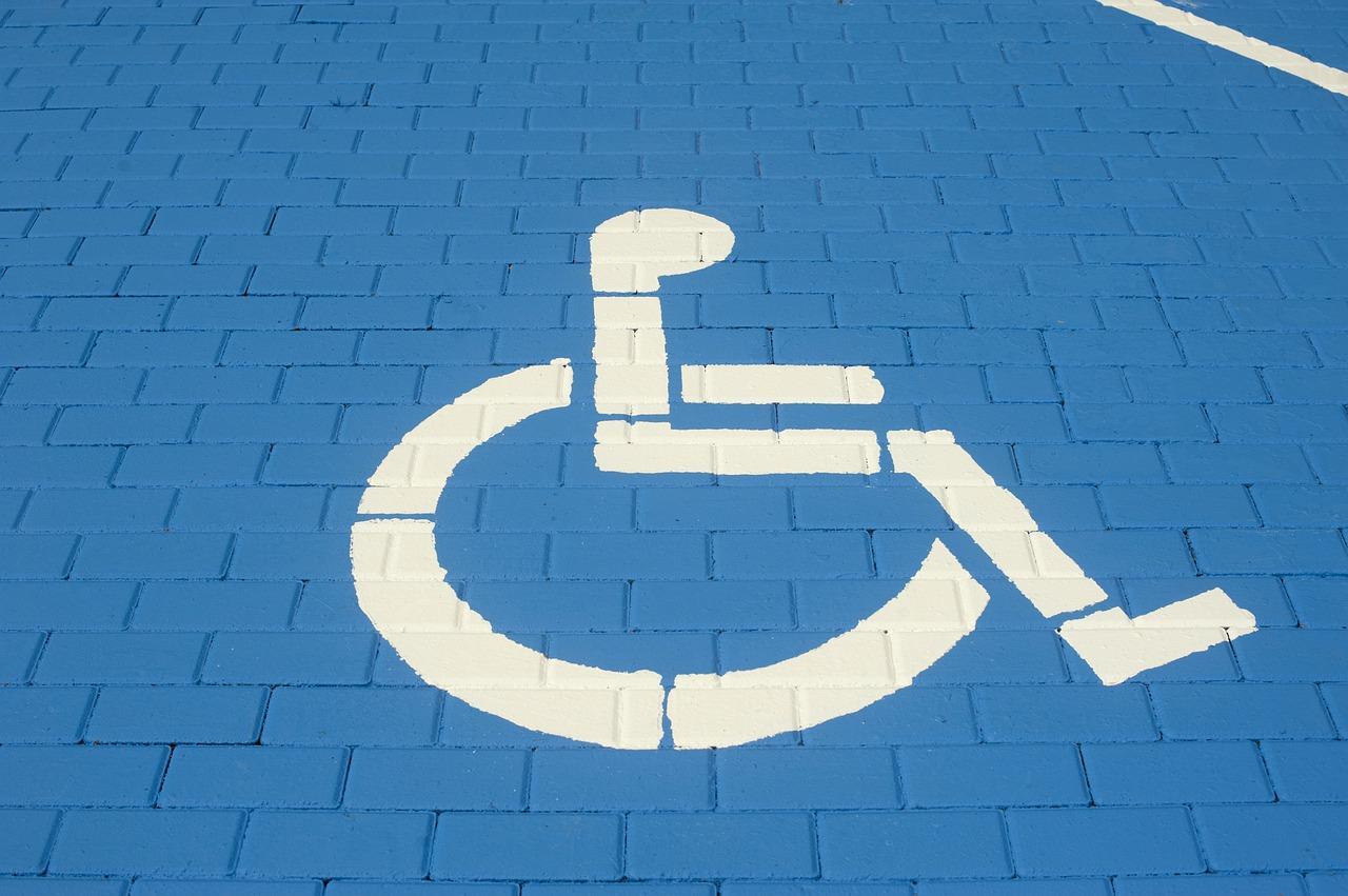 Auto per disabili: Iva al 4% anche per elettriche e ibride