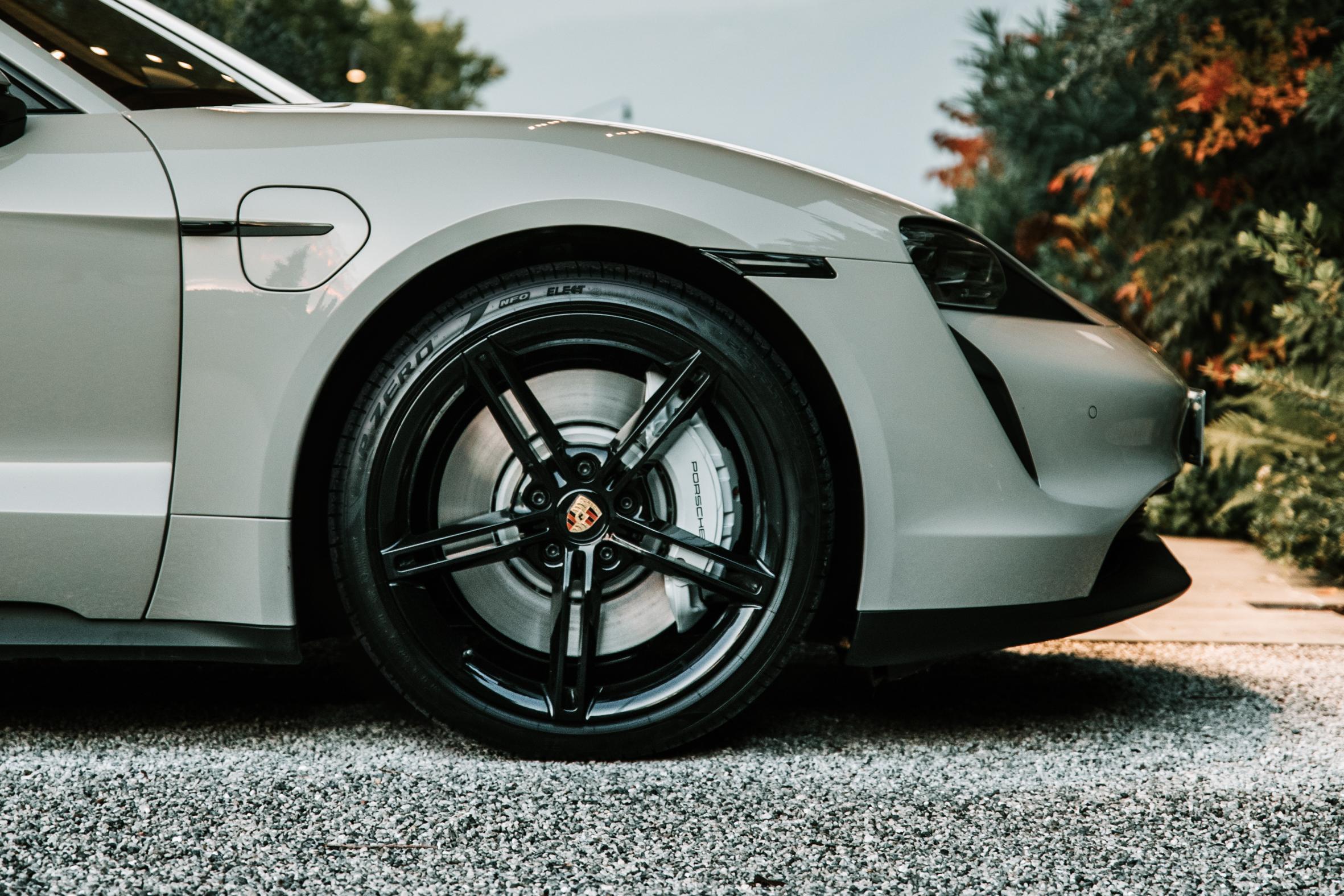 Pirelli presenta Elect Winter: le gomme invernali anche per auto elettriche