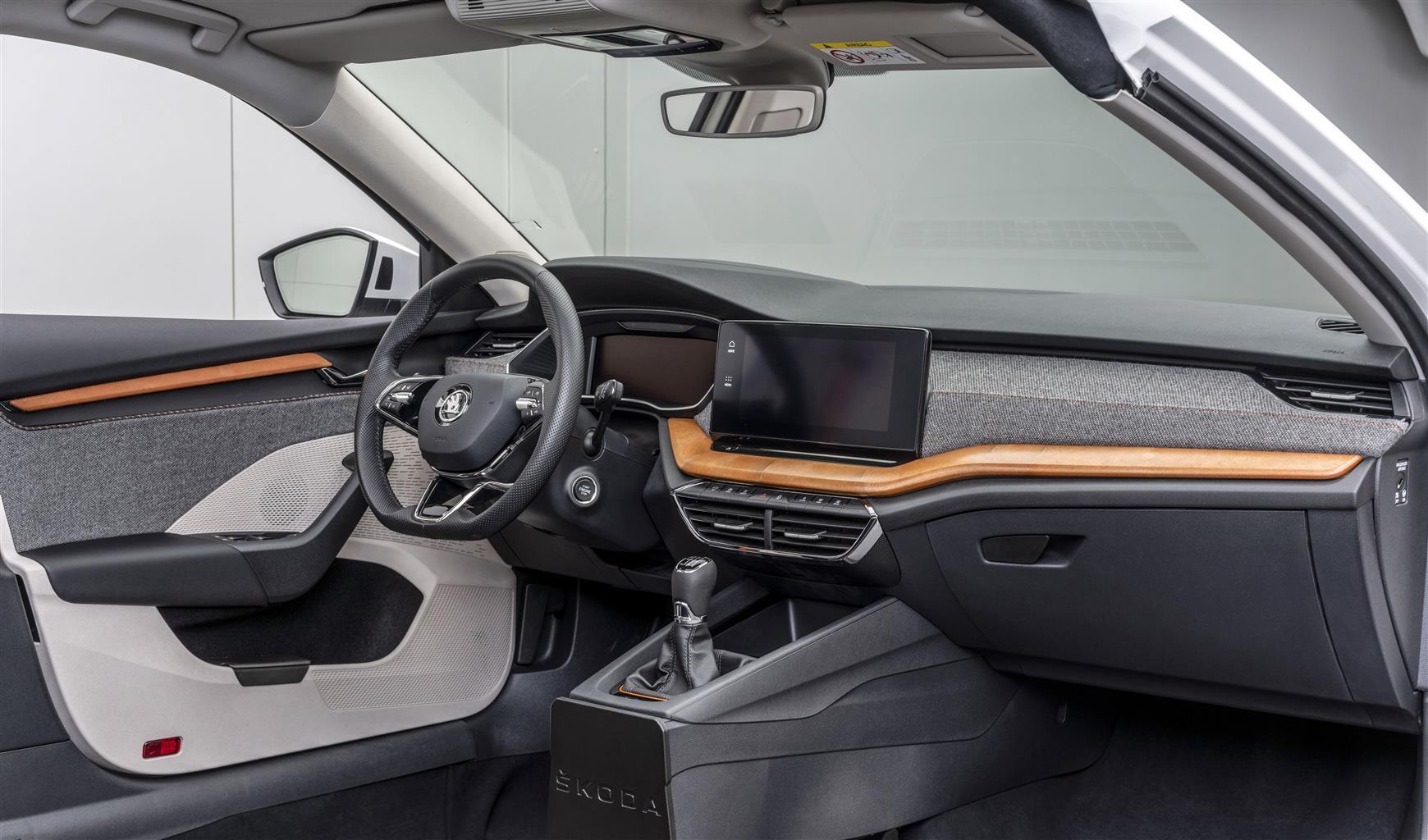 Škoda Enyaq iV: in ogni SUV elettrico riciclate 318 bottiglie di plastica
