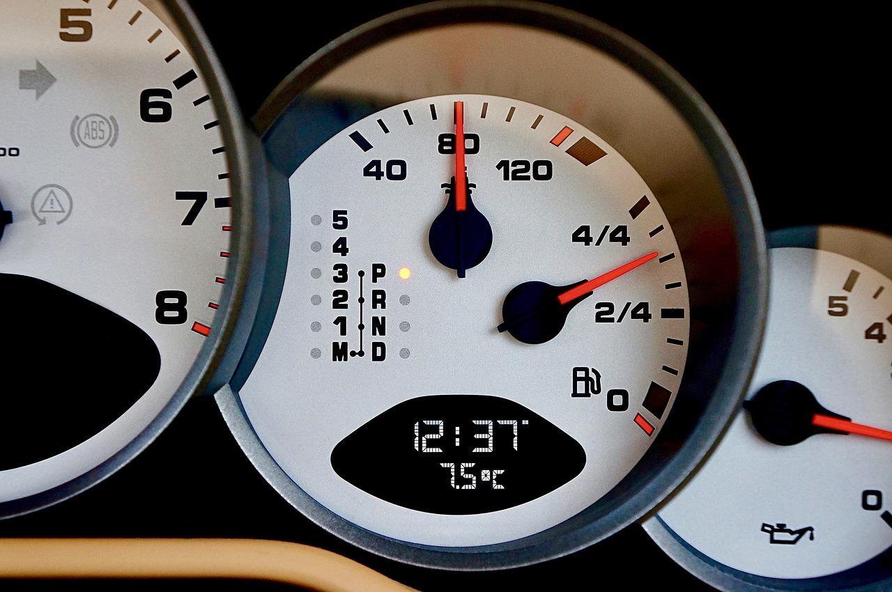 Lavare il radiatore auto