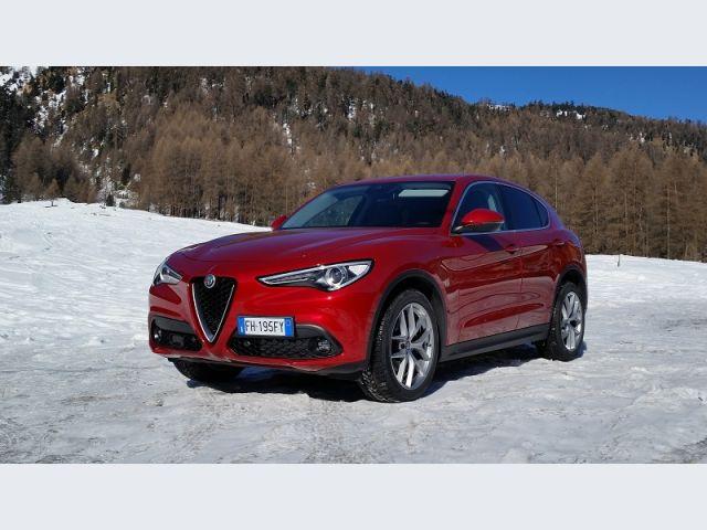 Alfa-Romeo-Stelvio-Copetina