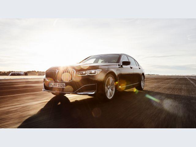 BMW 745e 2019 – vista anteriore