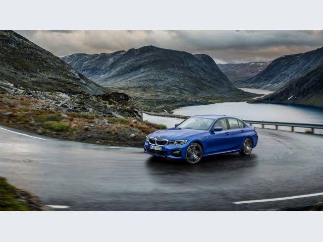 BMW Serie 3 2019 – il frontale (miniatura)