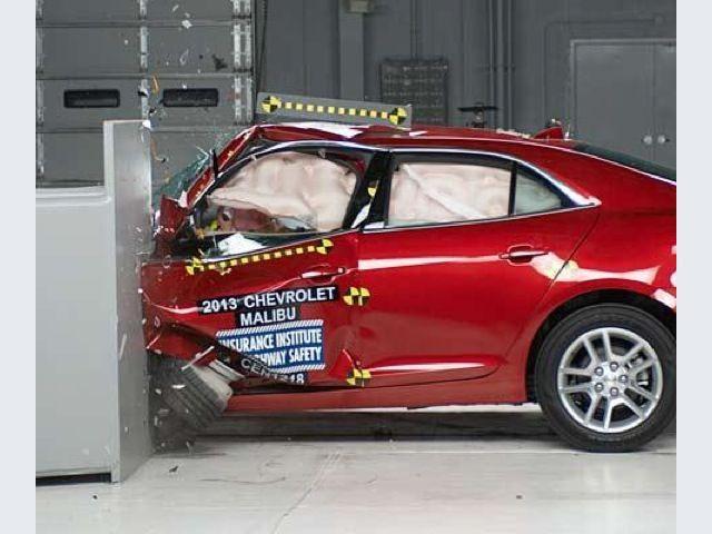 Chevrolet Malibu – crash test small overlap IIHS