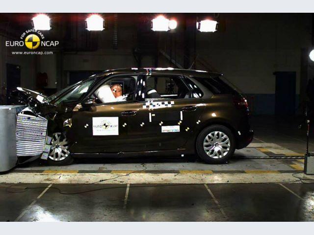 Citroen C4 Picasso – Impatto frontale