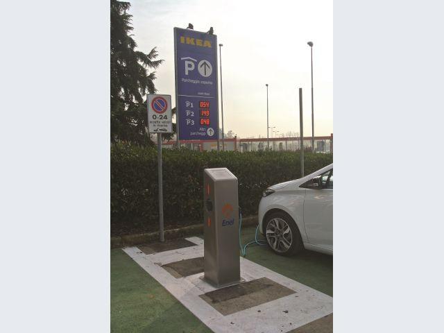 Pole Station Enel nel parcheggio Ikea