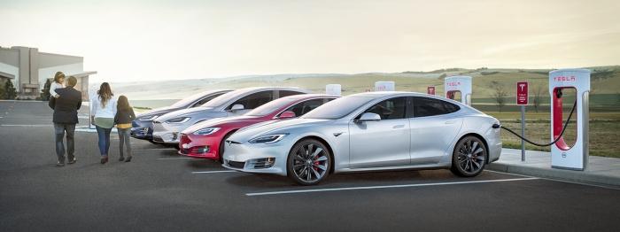 energia-per-auto-elettrica-in-italia-tesla in ricarica