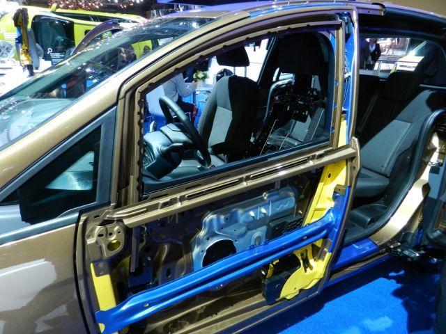 Ford B-Max sicurezza montante centrale 01