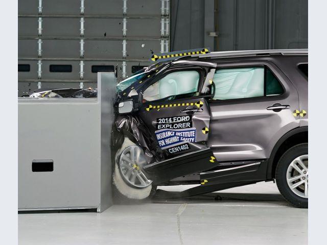 Ford Explorer – Crash test IIHS Small overlap