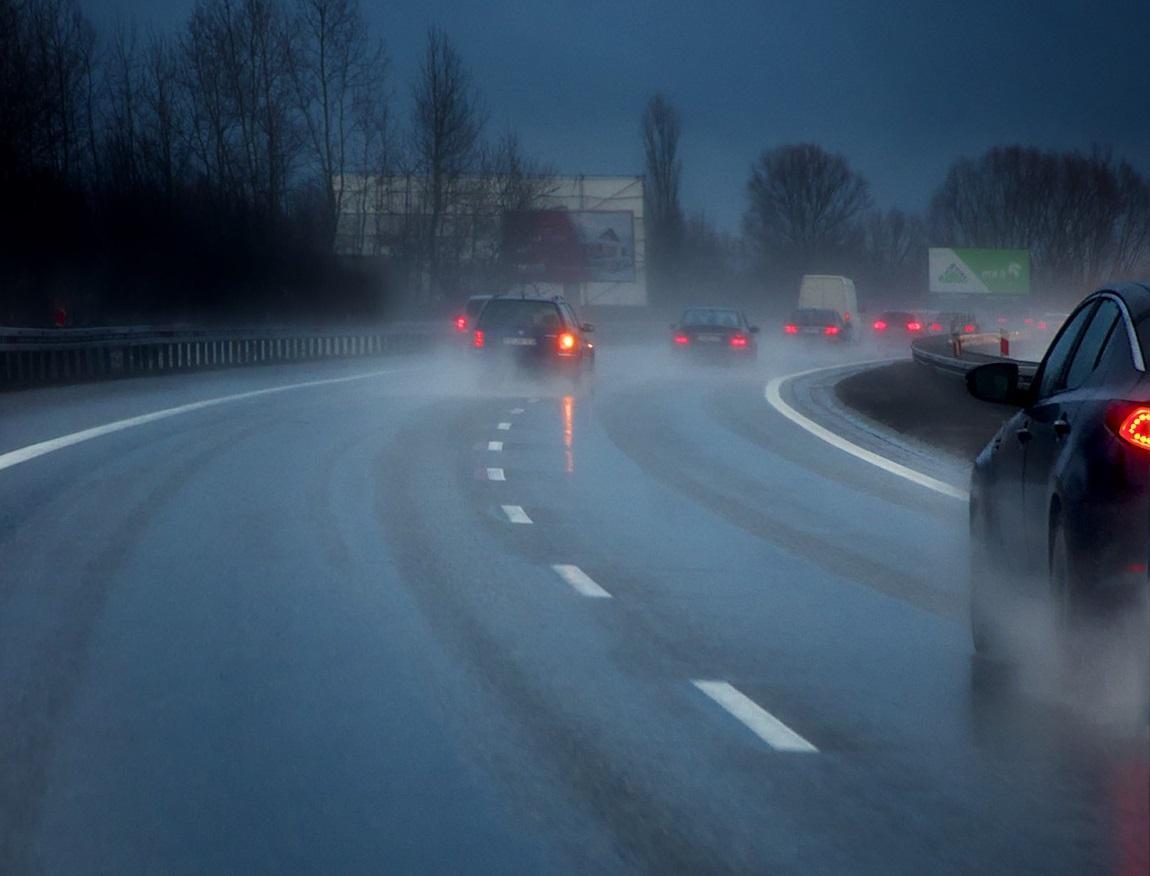 Allerta vento forte: consigli per guidare in autostrada