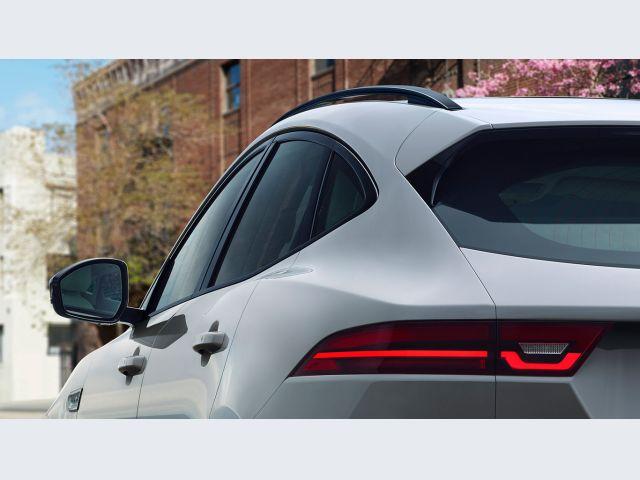 Jaguar E-Pace SUV Compatto 01
