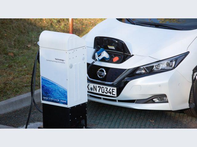 La Nissan Leaf si attacca alla ricarica con prese CHAdeMO
