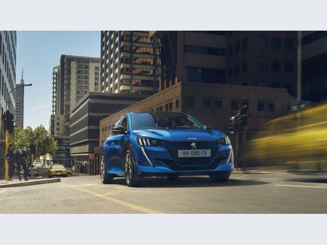 La seconda generazione della Peugeot 208 a un frontale ispirato alle ultime vetture del marchio (miniatura)
