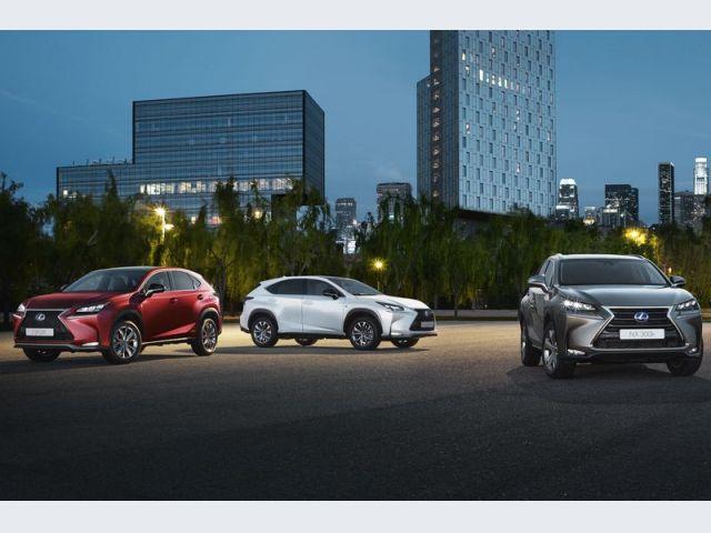 Lexus NX – A sinistra la versione F-Sport in rosso e in bianco