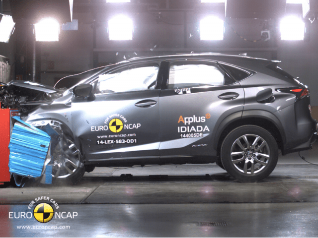 Lexus NX – Crash test frontale