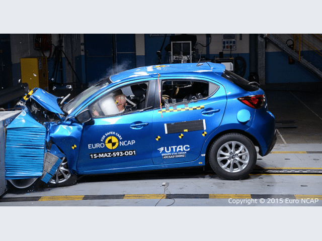 Mazda 2 – Crash test offset