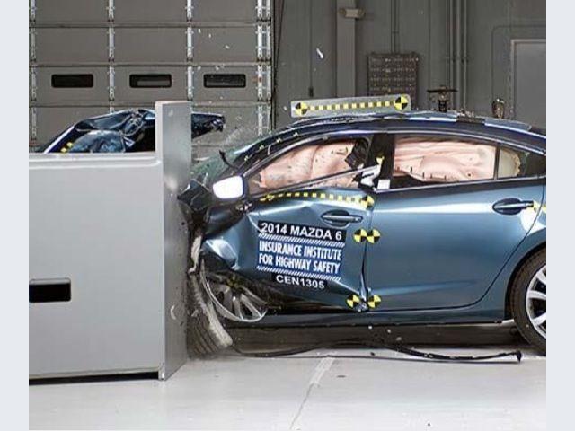 Mazda 6 – Crash test small overlap IIHS