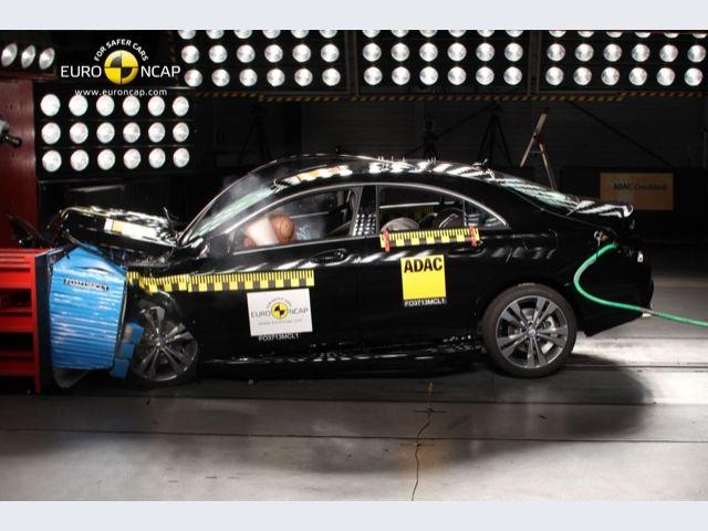 Mercedes-Benz CLA – Crash test frontale